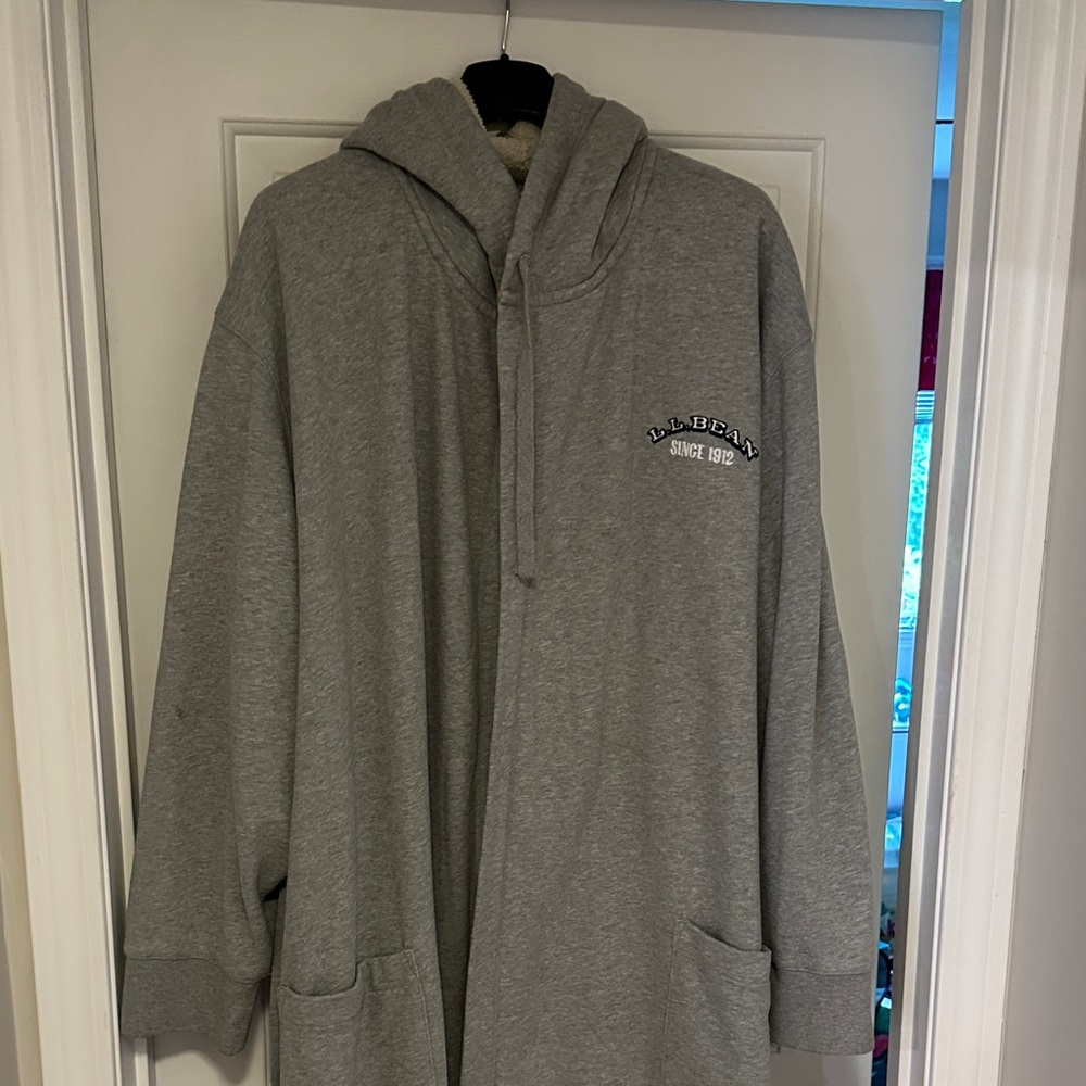 L.L. Bean Heather Gray Hooded bathrobe